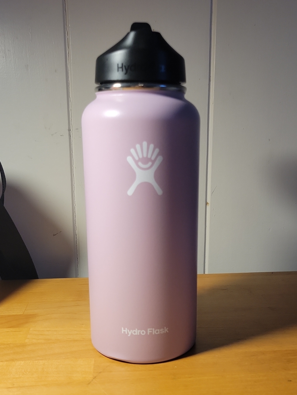 Hydro Flask Light Pink Water Bottle with Black Lid 32 oz + Black Bottle Sling